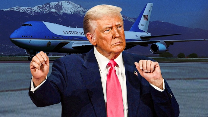 Trump accused of accepting $400M bribe from Qatar
