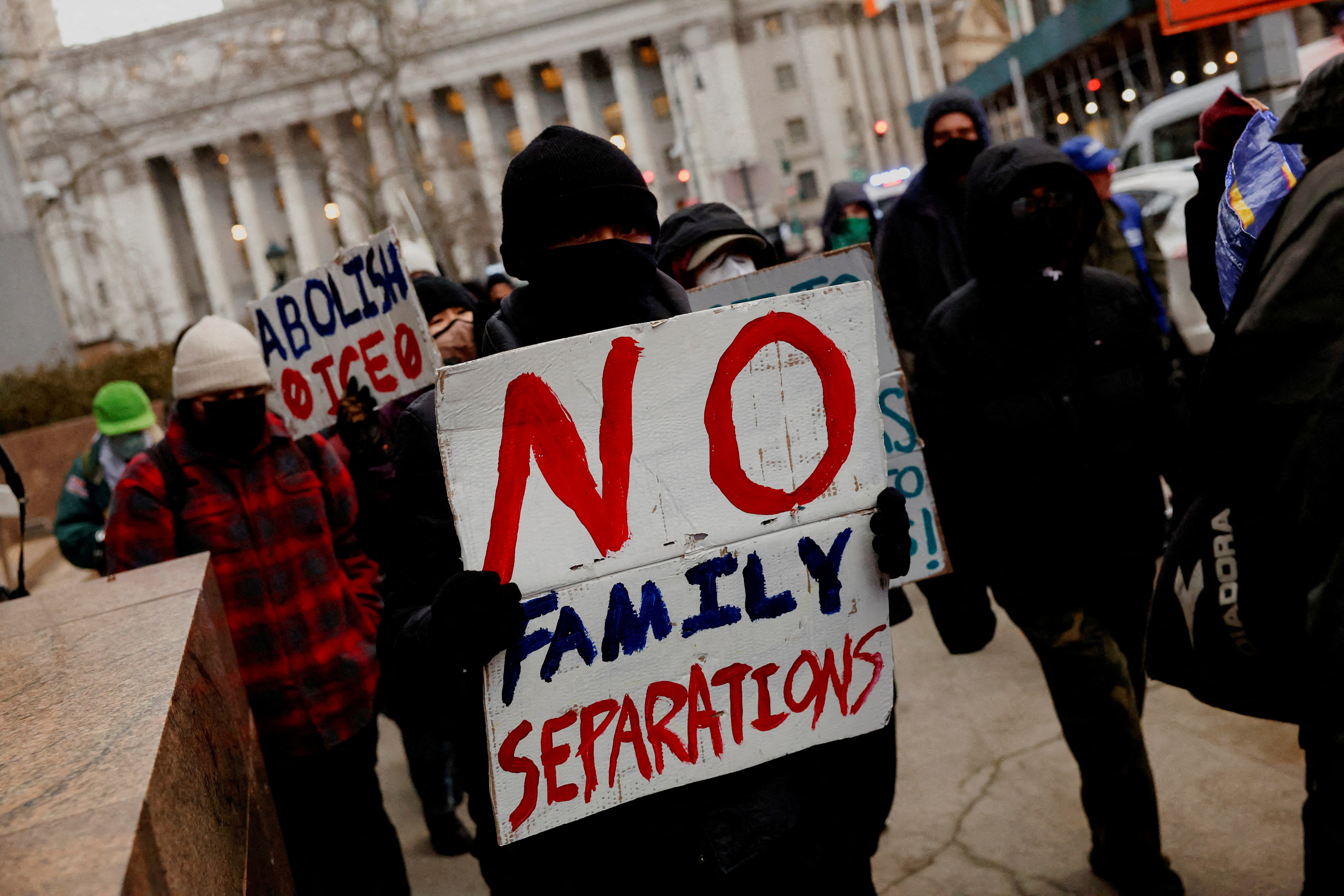 DW report: US deports child citizens, one with cancer